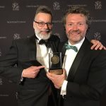 Jeroen Veldkamp en Mark Hoevenaars met de gewonnen award